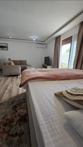 Lux studio - Vrh Đevojka