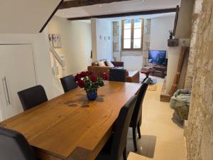 Maison Girasol Sleeps 4 w Pets On Request