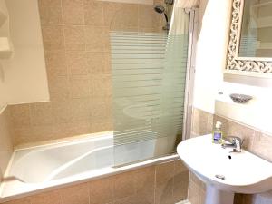 Maison Girasol Sleeps 4 w Pets On Request