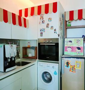 Twin Galaxy Shin Chan Home 4pax TV BOx near KSL & CIQ