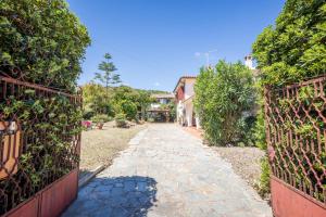 GuestHost - Lovely Sea View Villa with Parking