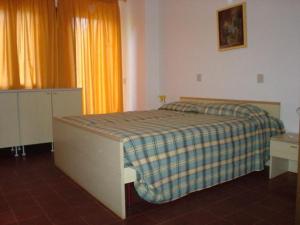 Spacious stay for families steps from the beach