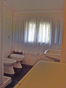 Spacious stay for families steps from the beach