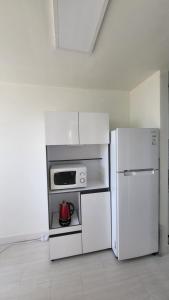 Mapo Station 2min, Spacious 2 Rooms, Queen Bed, 15min to Hongdae, Yeouido, Gwanghwamun by Subway