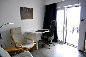 Penthouse Seaside Apartment B - Faraway