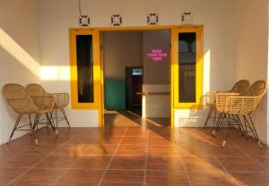 Decasa Female House