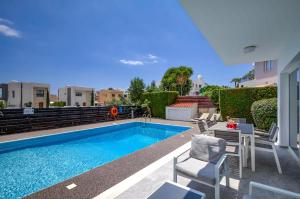 Villa Roker by Ezoria Villas