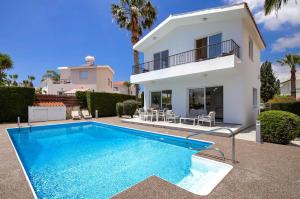 Villa Roker by Ezoria Villas