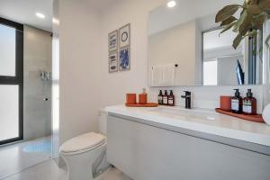 New Condo Right Next to the Beach - Pool