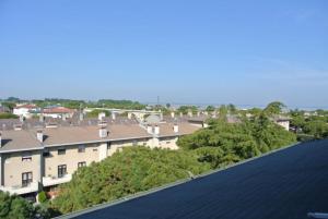Central flat with covered terrace