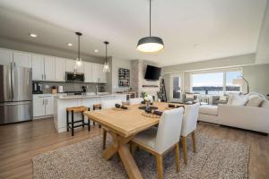 Boardman Ridge 2-C with Balcony Close to Town