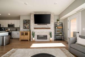 Boardman Ridge 2-C with Balcony Close to Town