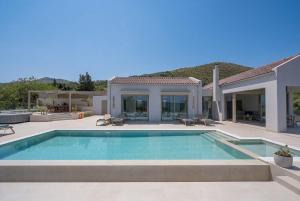 Oramia Infinity Villa with Heated Pool in Chania