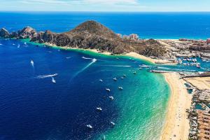 Luxury Cabo condo with multiple pools, pickleball, gym & rooftop