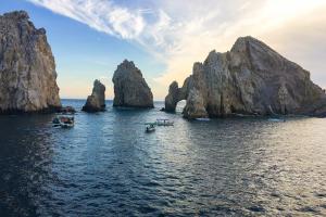 Luxury Cabo condo with multiple pools, pickleball, gym & rooftop