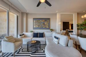 Luxury Cabo condo with multiple pools, pickleball, gym & rooftop