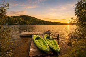 Le Toujours Heureux avec SPA, waterfront, and dock