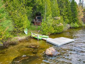 Le Toujours Heureux avec SPA, waterfront, and dock
