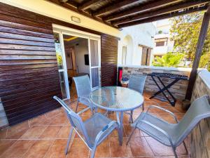 LovelyStay in Lacassilla - Chic & Spacious