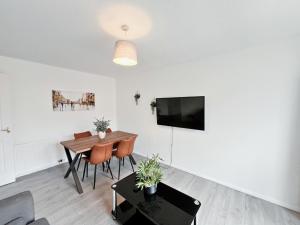 The Easter Suites with free parking