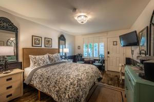Bandon Marina Inn