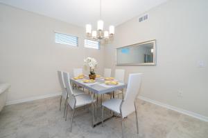 3BR Storey Lake Condo Lake View 3150-308BR