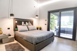 Villa Simonetta - Modern Design Home with Pool & Garden near Lake Como and Switzerland