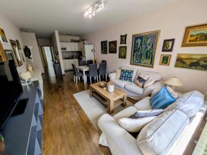 Stylish Mladost Apartment - Metro, Airport, Free Parking