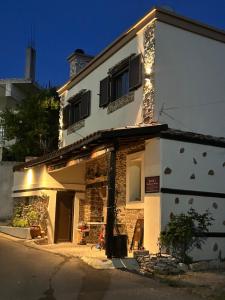 Aretis Traditional house