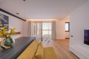 Beachfront Apartment - One Mamaia Nord