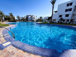 LovelyStay in Lacassilla - Chic & Spacious