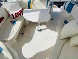VINA BOAT - Unique Stay in Lisbon Marina