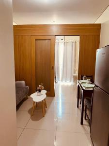 ANALYN GORDO Staycation at SHELL RESIDENCES near MOA and NAIA