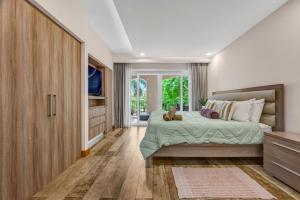 Pen11 Coastal Retreat w Pool and Ocean View Rooftop