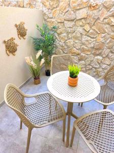 Anthouli Homes 2, steps from beach and centre