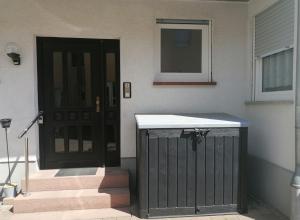 Moderne, vollausgestattete 3 BR-Wohnung zentrumnah