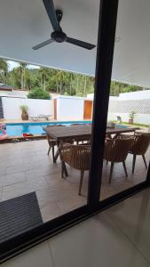 Spacious villa with pool in Lamay