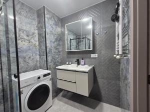 Modern apartment close to city center