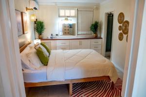 Golden View Unit 204