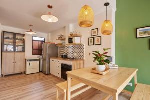 Great condo Close to everything