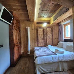 M4478 Mollino Rooms
