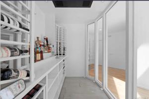 East Hampton 5BR Luxury Home with Heated Pool, Sauna Wine Room Near Beaches Stay