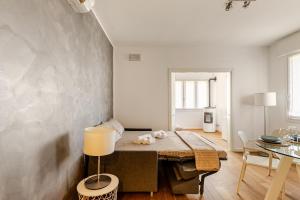 Urban Oasis Suite Design & Comfort in Ponti Romani