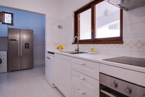 Nature Retreat 5BD WiFi Pool BBQ 1Km Falésia Beach