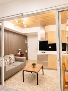 Kassies Homestay - Azure Urban Residences