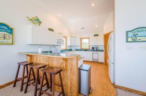 Rookery - Corolla, Whalehead, 395 Yds to Beach, Ocean View, Pool, Hot Tub, Pets OK, Flex Stays