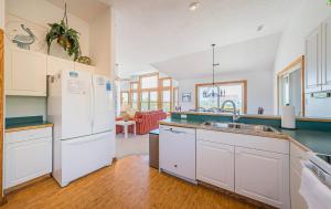 Rookery - Corolla, Whalehead, 395 Yds to Beach, Ocean View, Pool, Hot Tub, Pets OK, Flex Stays