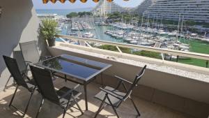 Marina Beach 6 people,Private Parking Amazing Sea view WIFI 7th floor, AC