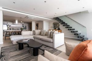 Beautiful Sea Views, Pool & BBQ - Iconic View Green Point