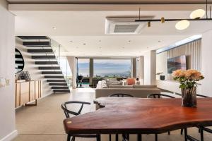 Beautiful Sea Views, Pool & BBQ - Iconic View Green Point
